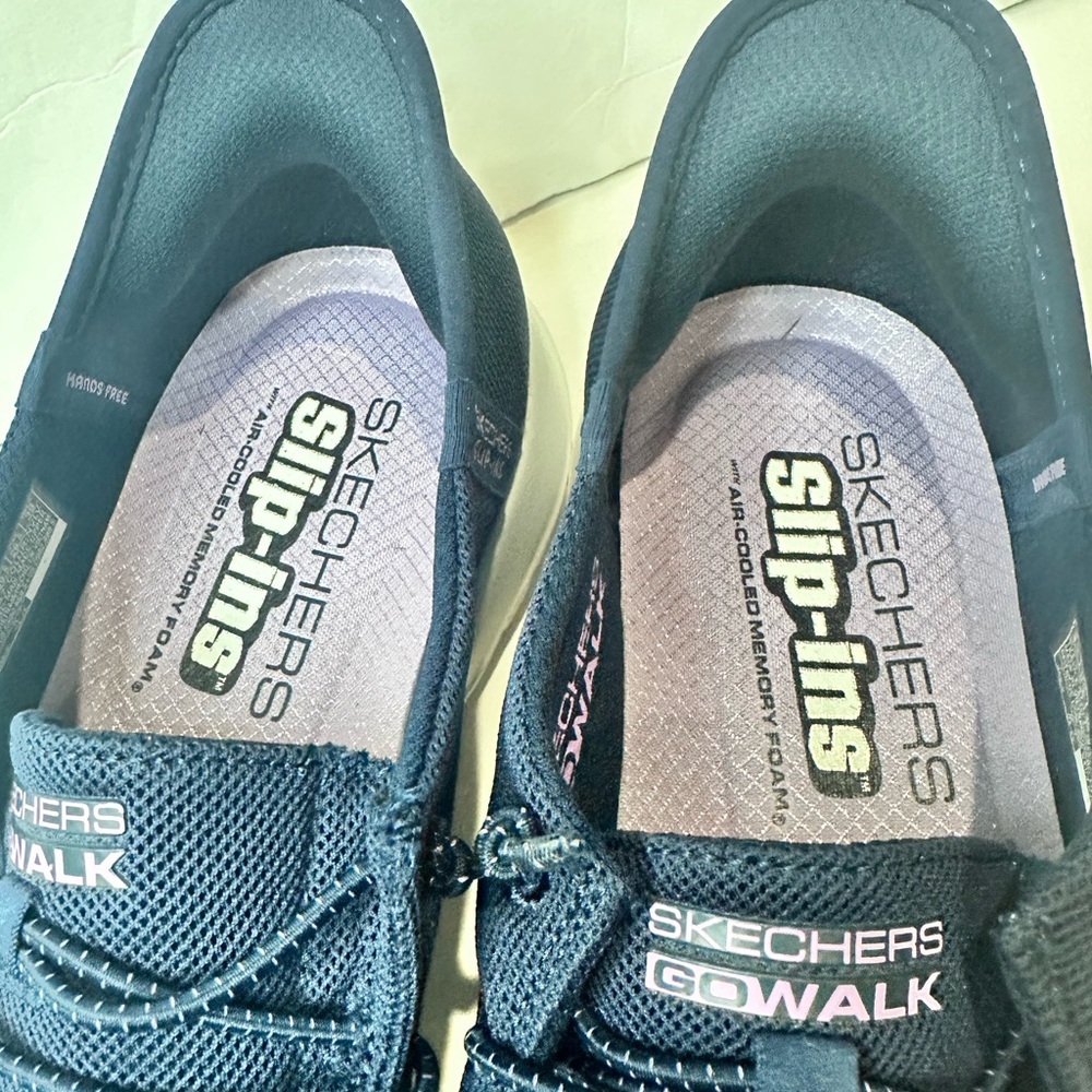 Skechers women’s  Navy Slip-On Loafers - Picture 4 of 7